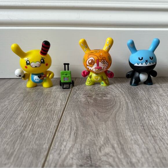 Set of 3 Y2K Kidrobot Dunnies Ye Olde English Collectible Figures - Picture 1 of 6